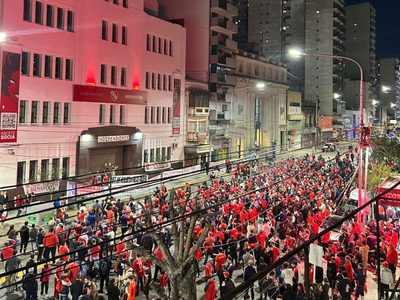 Lío en Independiente, previo al duelo con el Tomba, por la marca de ropa