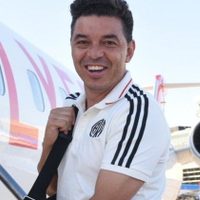 El muñeco Gallardo en su paso por Neuquén dejó un caluroso mensaje a los neuquinos