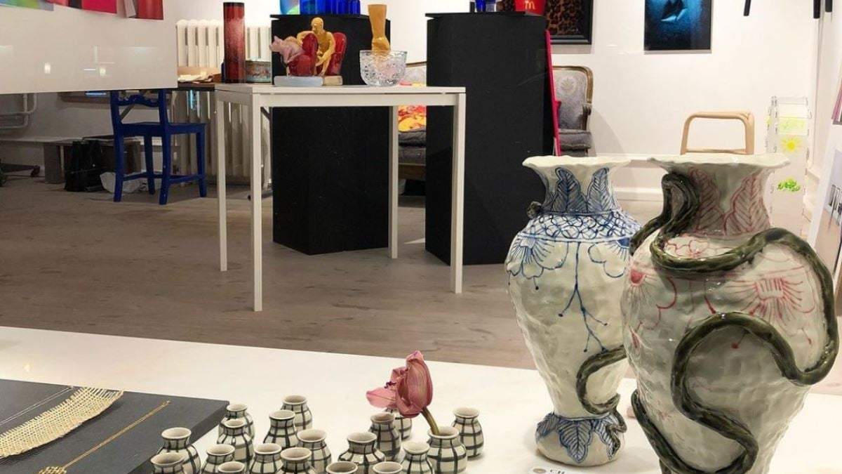 Crea porcelana y borda flores. Funte: (Instagram)