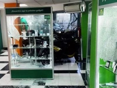 Asaltan a mazazos casa de empeño en la Benito Juárez; detienen a dos