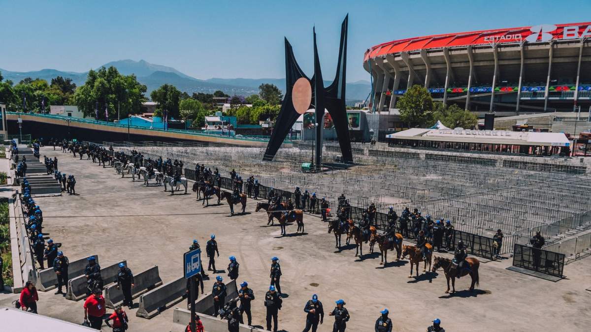 Resguardo policial en el Estadio Banorte