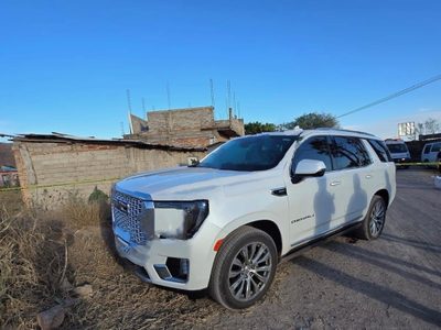 Los cuerpos de cinco hombres fueron encontrados en una camioneta abandonada en Villa Corona