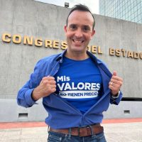 Líder de la diputación panista en NL llama "payaso" a Samuel García