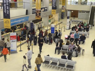 Avanzan las gestiones para mejorar la accesibilidad en el aeropuerto de Neuquén