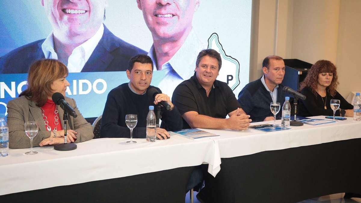 Ana Pechen, Marcos Koopmann, Mariano Gaido, Omar Gutiérrez y María Pasqualini. Fuente: (Twitter)