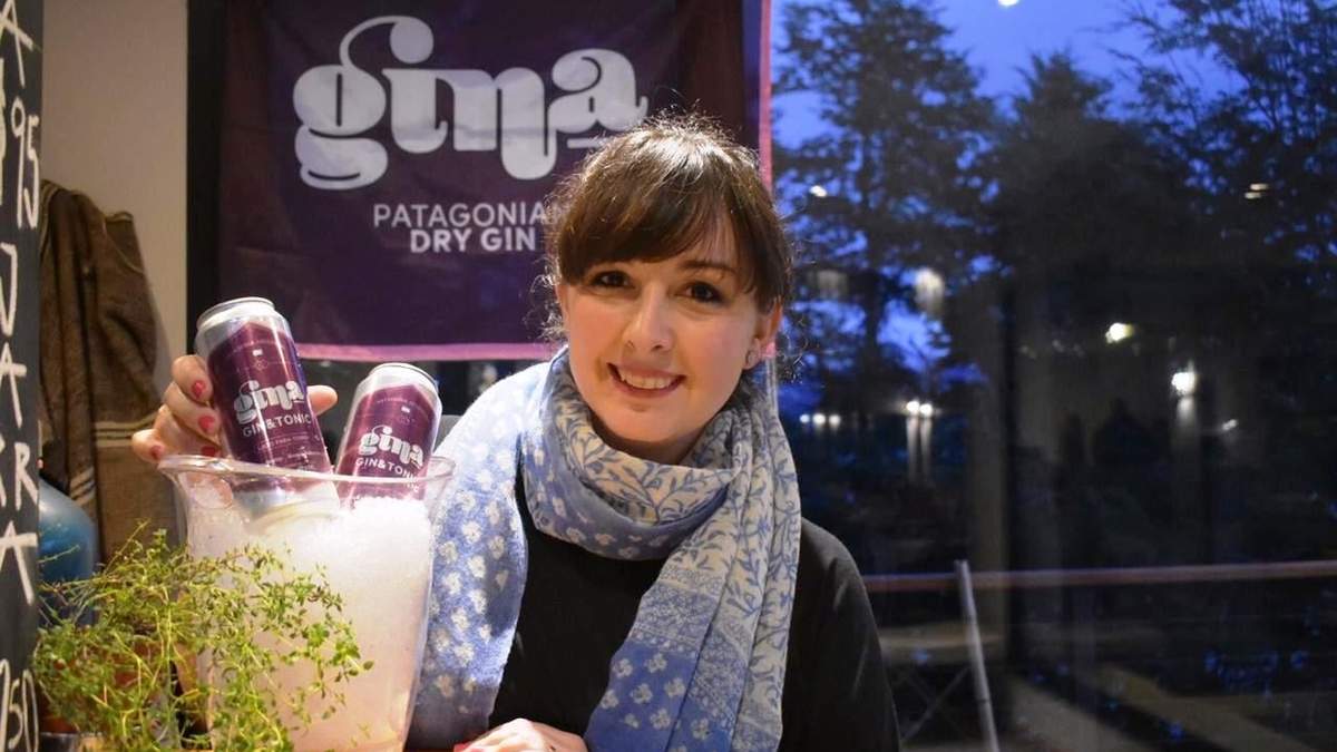 Crea un gin con el nombre de su hija. Fuente: (Twitter)