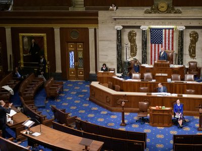 El Congreso de EU aprueba el presupuesto de Trump con impuesto de 1% a remesas