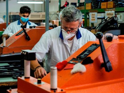 Según el Indec, la actividad económica cayó dos puntos en mayo, pero creció de manera interanual