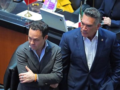 PRI y MC reconocen al PT por no apoyar el dictamen de "Plan B"