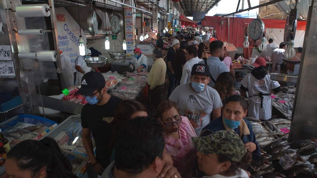 Venta de pescados y mariscos en mercado de la CDMX