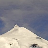 Volcán Villarrica: se renovó el alerta naranja y no se descartan flujos de lava