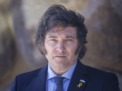 El Gobierno no descarta contratar vuelos privados para los viajes de Javier Milei