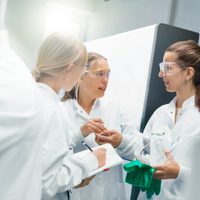 Pfizer y BioNTech suben en Bolsa tras el inicio de la vacunación contra el covid-19 en Reino Unido