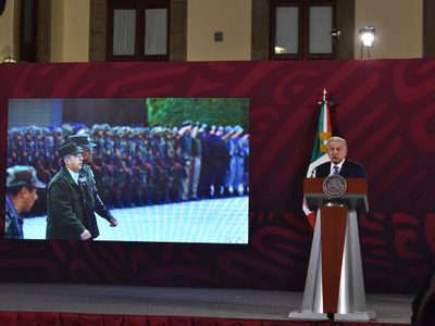 AMLO pide a la oposición agruparse como pidió Calderón: "que definan si será Claudio el dirigente"