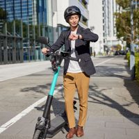 Andas en scooter o bici eléctrica: así será el trámite de placas en la Ciudad de México