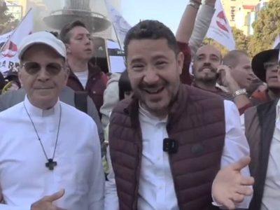 “Un chingo y dos montones” el aforo en la marcha de AMLO: Martí Batres (Video)