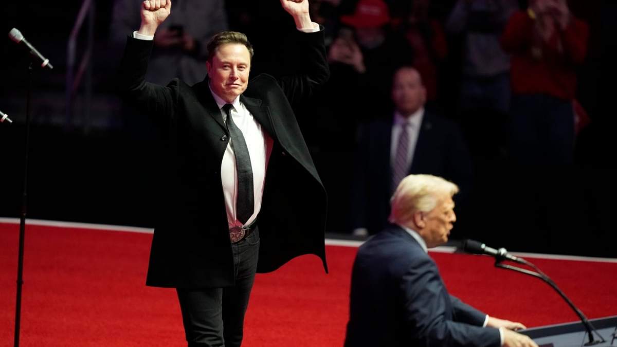 Elon Musk reacciona mientras el presidente electo Donald Trump habla previo a la 60ma ceremonia de investidura presidencial, el 19 de enero de 2025, en Washington