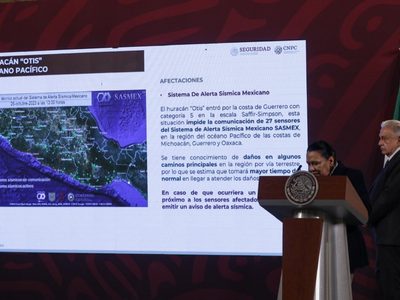 “A Acapulco lo vamos a poner de pie, es mi palabra”: AMLO