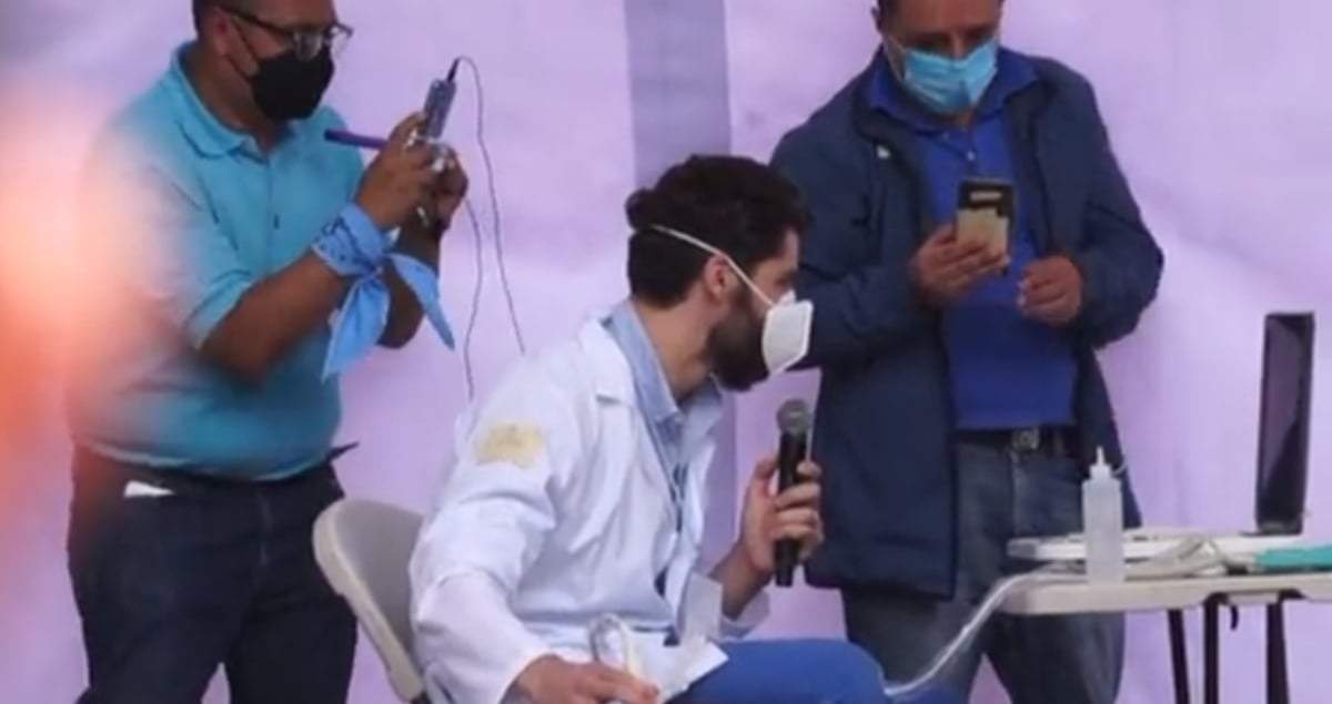 El momento en que realizan el ultrasonido a una menor de edad