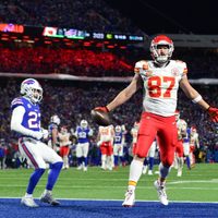 Kelce anota dos veces y Chiefs derrotan 27-24 a Bills para enfrentar a Ravens