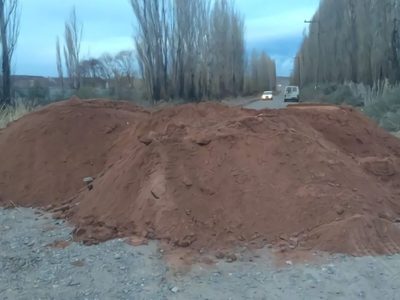 El cierre de una calle en Plottier causó disputa y enojo