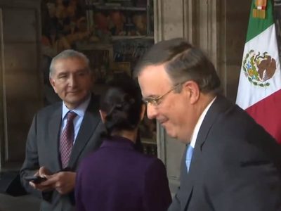 Así fue el saludo incómodo de Sheinbaum y Adán Augusto con Ebrard en el Cuarto Informe (Video)