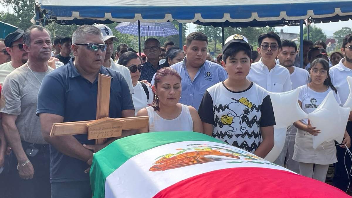 La familia de América Yamilet Hernández Sayago, fallecida en el incidente del Buque Cuauhtèmoc en Nueva York