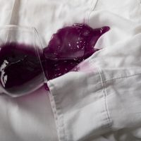 El truco viral para quitar las manchas de vino