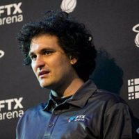 Sentencian a empresario de criptomonedas Sam Bankman-Fried a 25 años de prisión