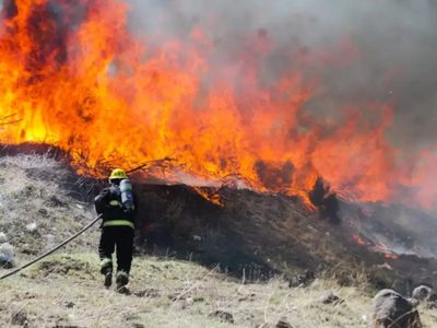 Logran contener el incendio en el vertedero de Junín de los Andes
