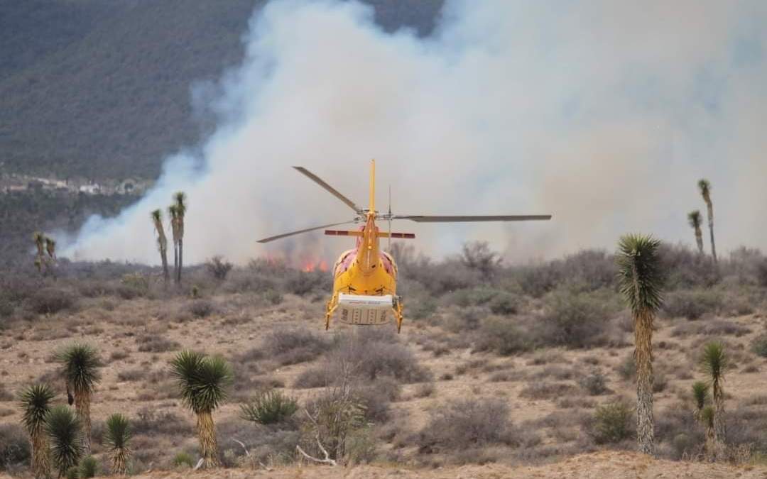 Labores para apagar el fuego en Santiago