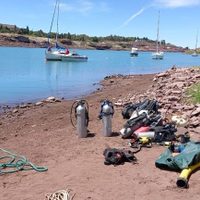 Buzos lograron rescatar un velero hundido en El Chocón