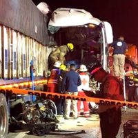 Choca autobús de pasajeros contra un tráiler en Tamaulipas; hay 2 muertos y 35 heridos