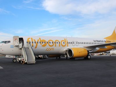 Caos en el aeropuerto de Bariloche: asisten a turistas varados por vuelos de Flybondi