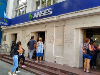 Importante anuncio del Gobierno sobre el bono de 10.000 pesos que abona la ANSES