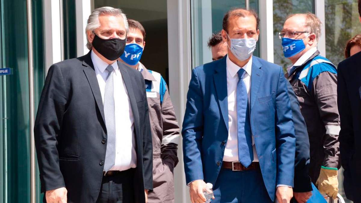Alberto Fernández junto a Omar Gutiérrez en su última visita a la provincia. Fuente: (Twitter)