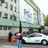 Procesan a cinco hombres por extorsionar a comerciante del Centro
