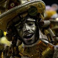 El carnaval volvió con toda su fuerza a Río de Janeiro para enterrar la tristeza de la pandemia