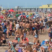 Caos en Pinamar: tumultos, estampidas, represión policial y muy poco distanciamiento social