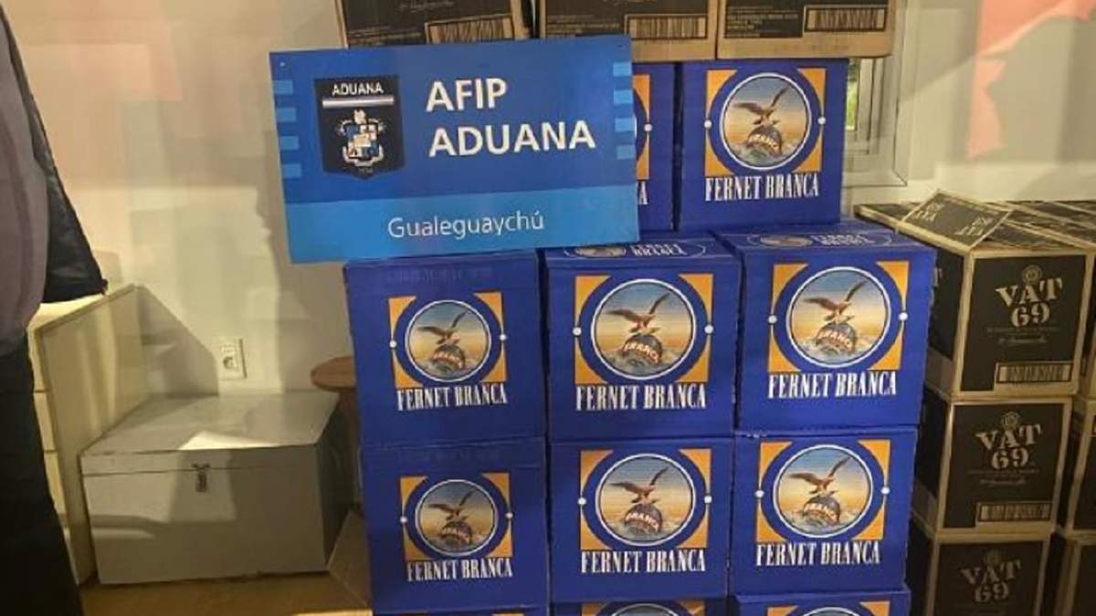 La Aduana secuestró más de 600 botellas en la frontera con Uruguay. Fuente: (Twitter)