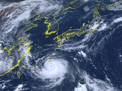 Tifón Khanun azota a Japón: suspenden vuelos y cierran negocios