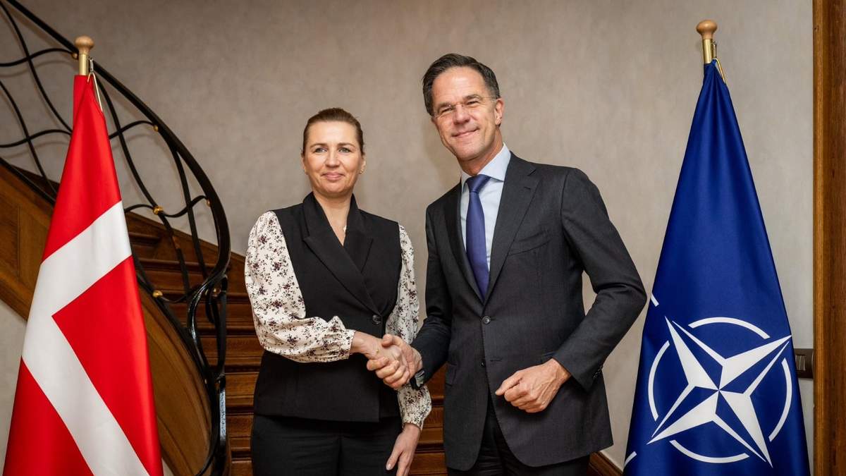 La primer ministra de Dinamarca, Mette Frederiksen, con el secretario general de la OTAN, Mark Rutte