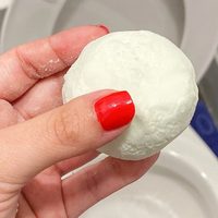 Mantené impecable tu inodoro con estas bolitas caseras de limpieza muy fáciles de hacer y económicas