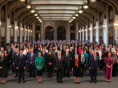 AMLO agradece a embajadores y cónsules; “estamos bien representados”, dice