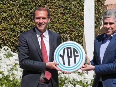 Omar Gutiérrez se reunió con Pablo González, presidente de YPF