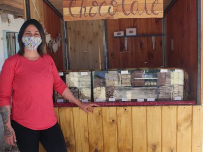 Cintia Caro: helados y chocolates en un lugar emblemático de Zapala