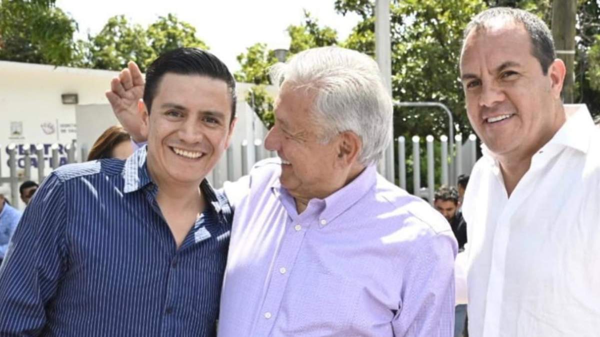 Ulises Bravo y su hermano Cuauhtémoc Blanco durante una visita, del entonces presidente, Andrés Manuel López Obrador a Morelos en junio de 2022.