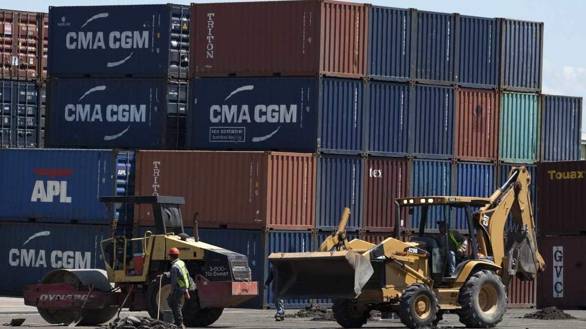 El intercambio de bienes entre Estados Unidos y México fue de 319 mil 969 millones de dólares.