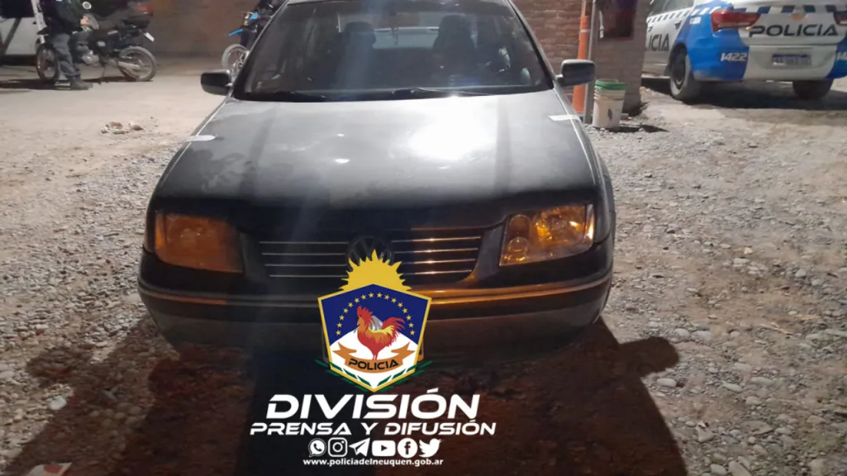 Auto secuestrado en persecución policial. Fuente: (Prensa policía)