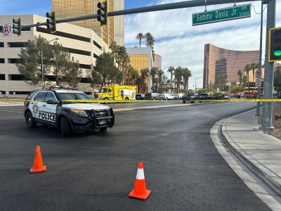 Explota camioneta CyberTruck a las puertas de un hotel de Donald Trump en Las Vegas (Video)